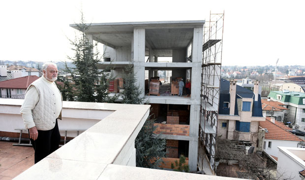 Поставили скеле, угрозили комшије